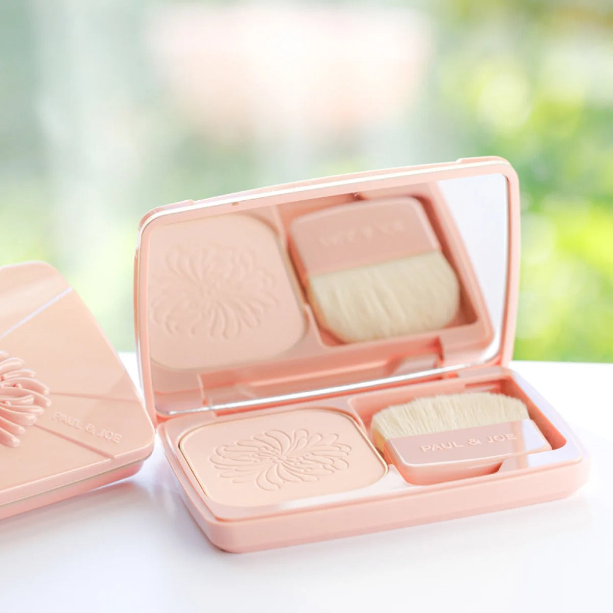 PAUL & JOE - Case Powder Foundation Compact with Brush - OCC LIFE